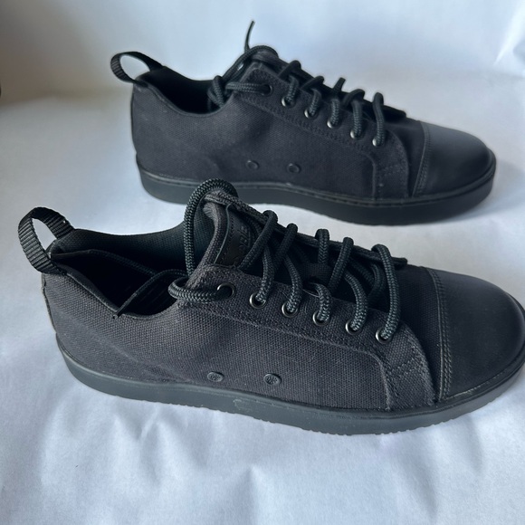 Woobies, size 6M or 7.5 F Black Tactical sneakers - Picture 3 of 7